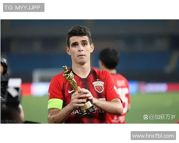 白金色足球星闪耀赛场 成为全球瞩目焦点的传奇球员