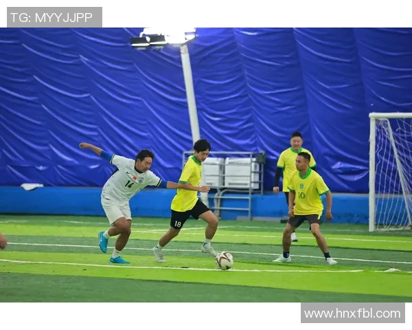 足球巨星变身女神魅力爆发球场之外的精彩瞬间