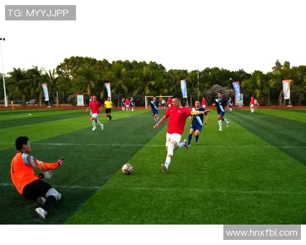 足球球星拖地技巧揭秘 力量与速度的完美结合助力突破防线